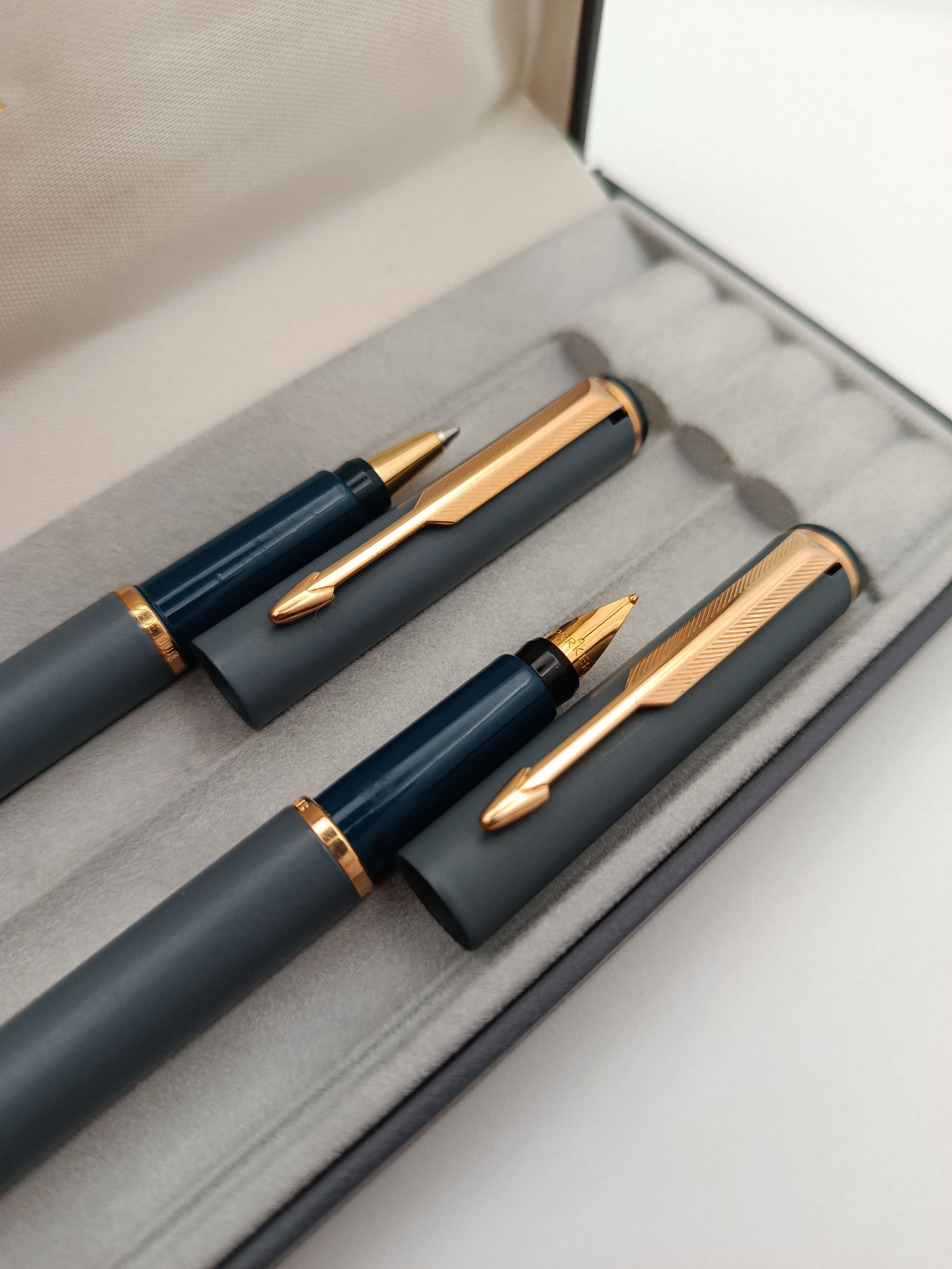 Parker 88 / Rialto Grey & Gold Trim 2-Piece Set – Gold Plated Nib (M) 🇬🇧
